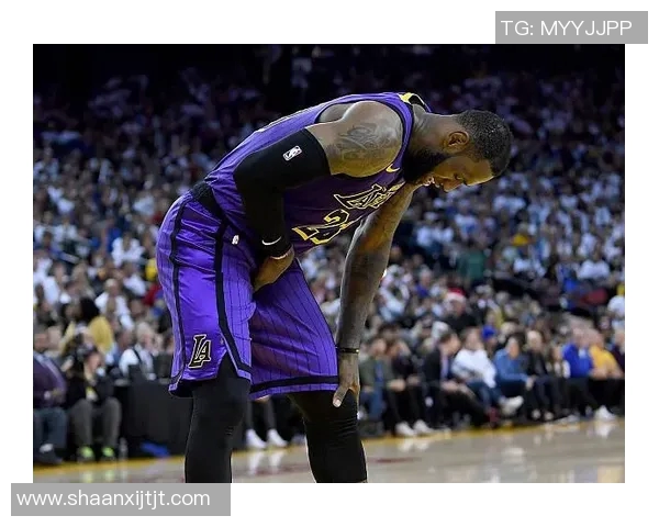 勇士主场误报火警引发球迷撤离现场气氛瞬间变得离谱又搞笑 勇士主场误报火警引发球迷撤离现场气氛瞬间变得离谱又搞笑